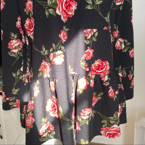 🌿3/$30🌿 Garage floral peplum top - Picture 3 of 4